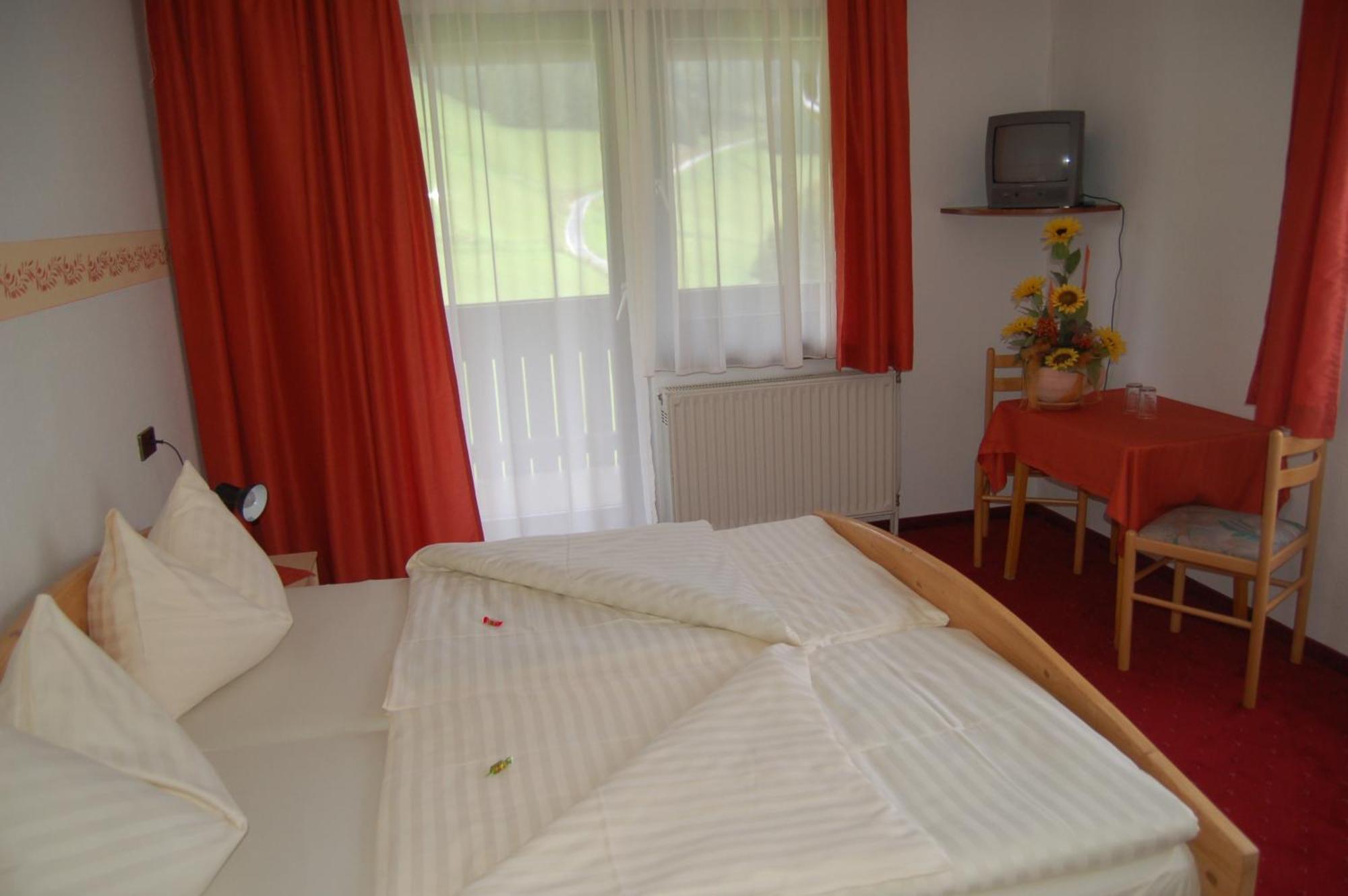 Alpenhotel & Aparthotel Lanz Hohentauern Szoba fotó
