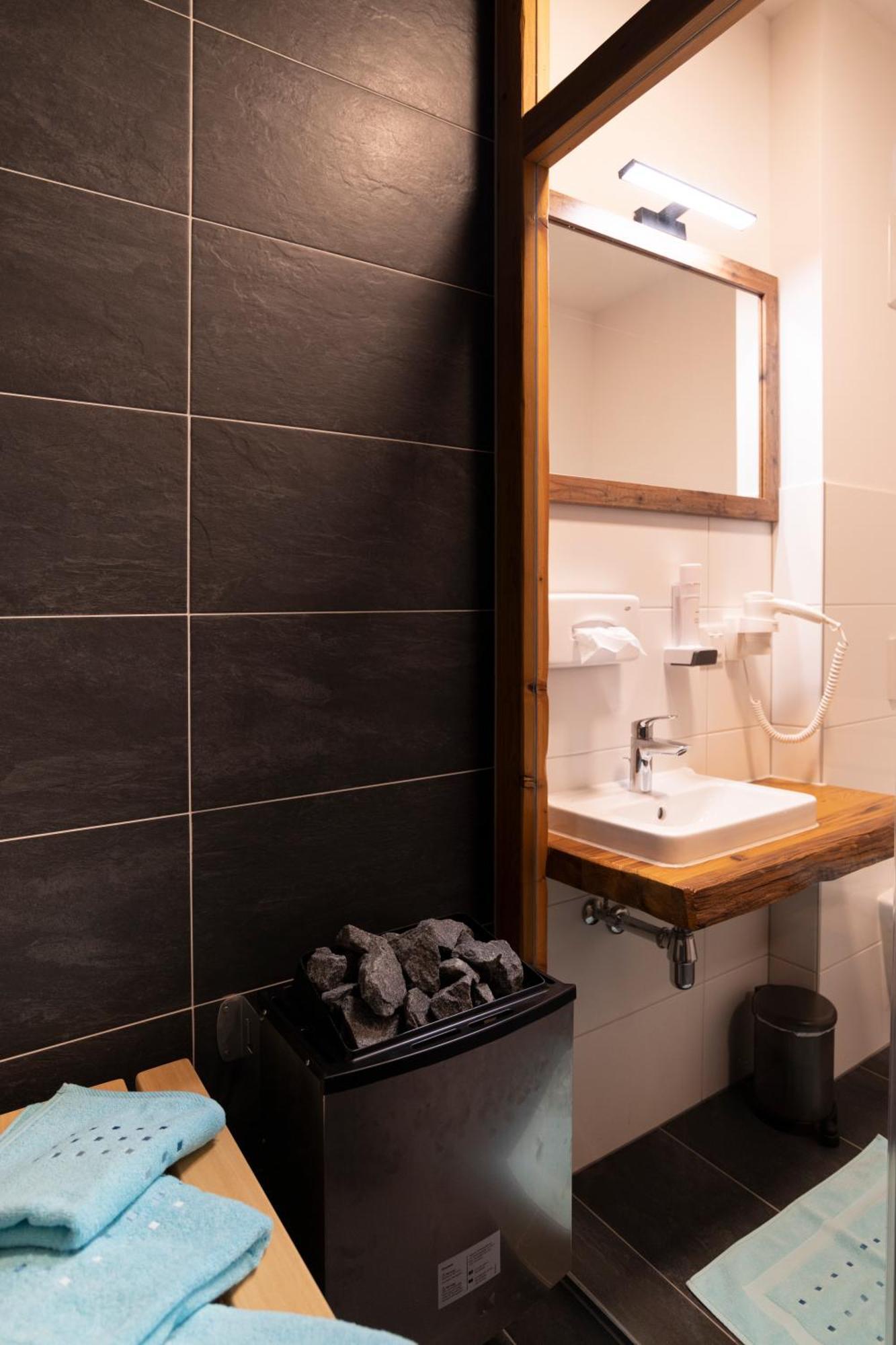 Alpenhotel & Aparthotel Lanz Hohentauern Szoba fotó